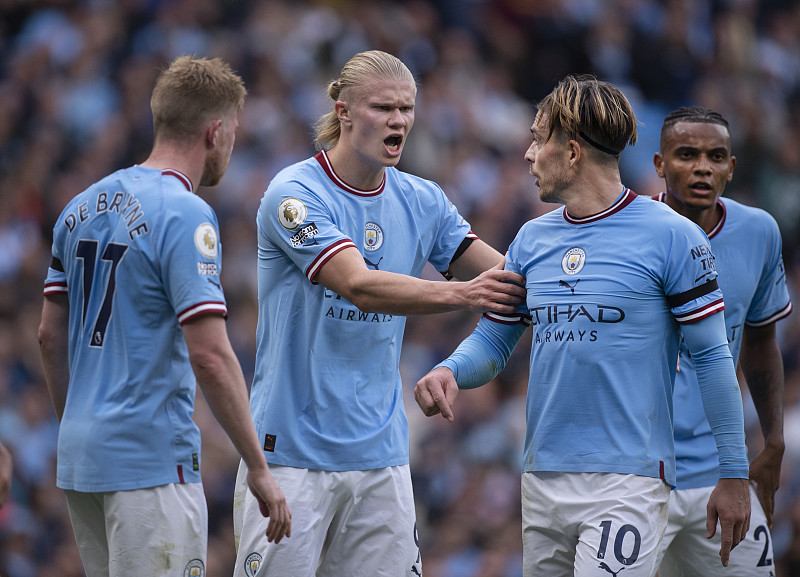 体育西甲：巴塞罗那队客场5-1比利亚雷亚尔队 保持全胜战绩