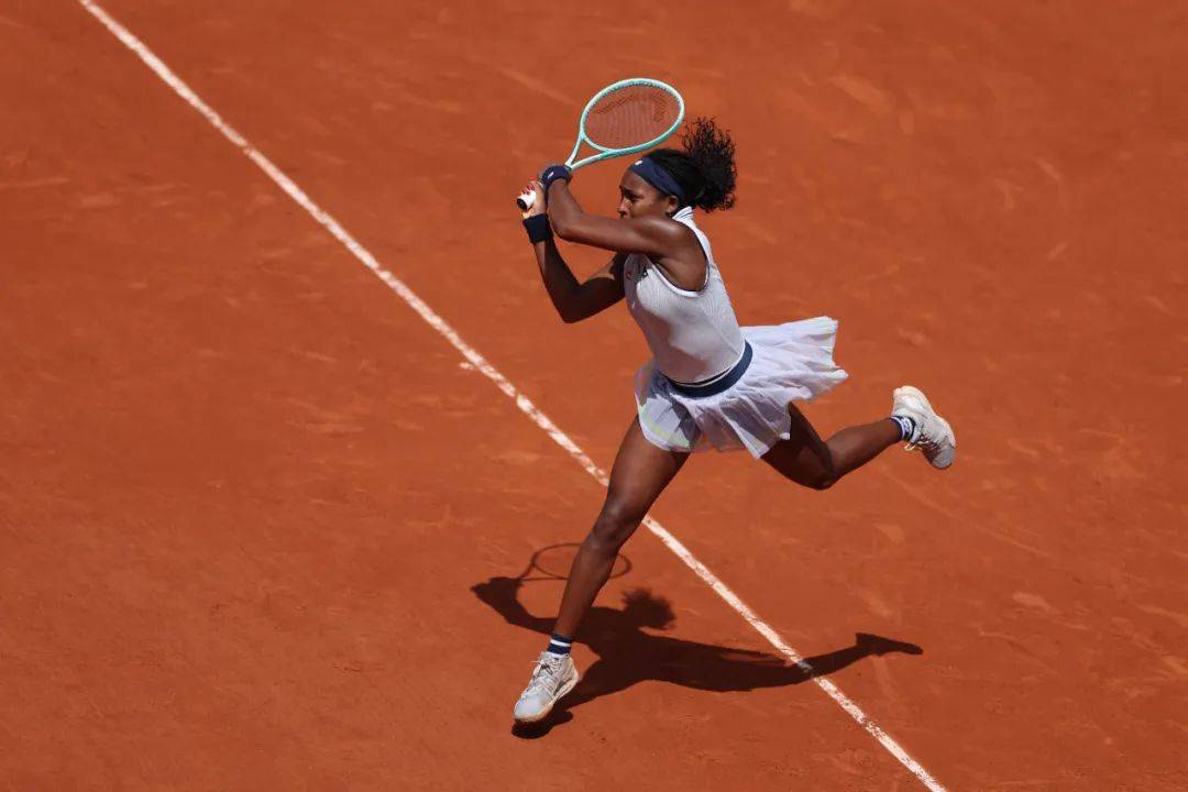 由于女模特 由于女模特