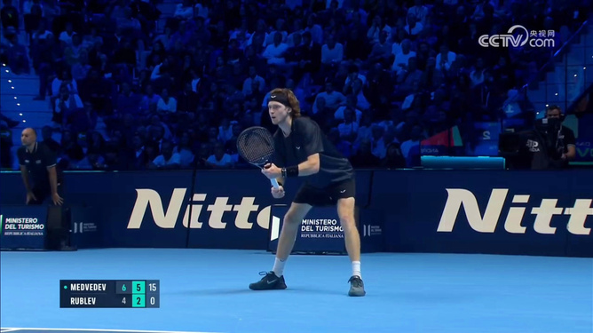 而后者则在 而后者则在